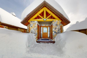 Woodcutter Cabin 16